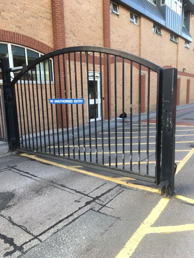 metal swing gate - horizontal safety edges